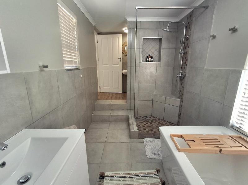 4 Bedroom Property for Sale in Britannia Bay Western Cape